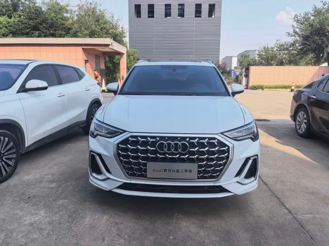 Audi Q3 — Фото автомобиля 2