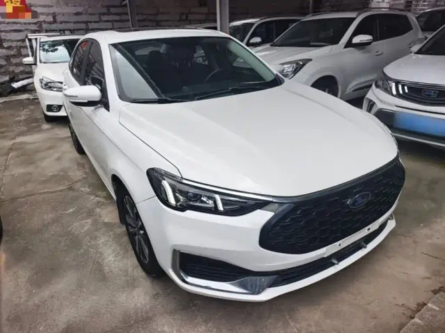 Ford Escort — Фото автомобиля 3