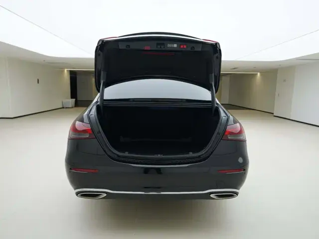 Mercedes-Benz E-Class — Фото автомобиля 5