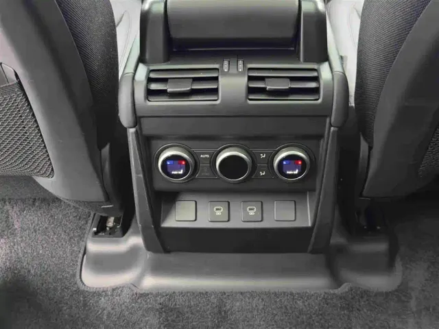 Land Rover Defender — Фото автомобиля 14