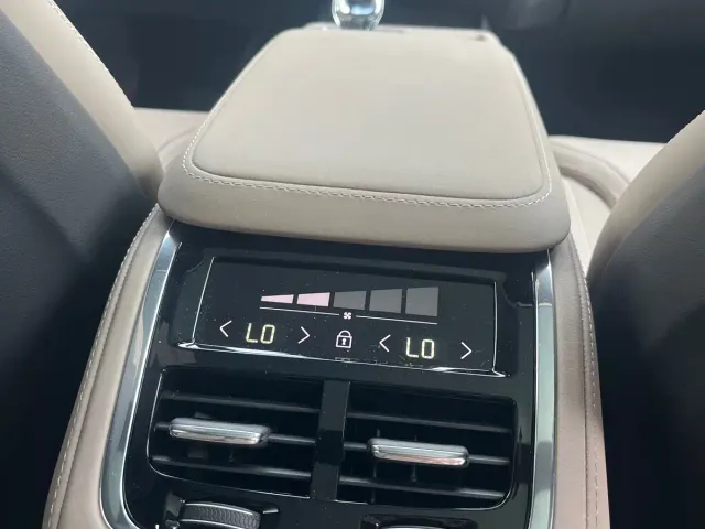 Volvo XC90 — Фото автомобиля 11
