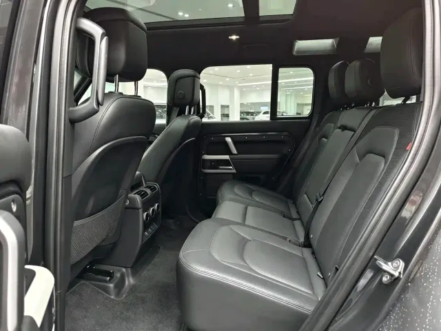 Land Rover Defender — Фото автомобиля 14