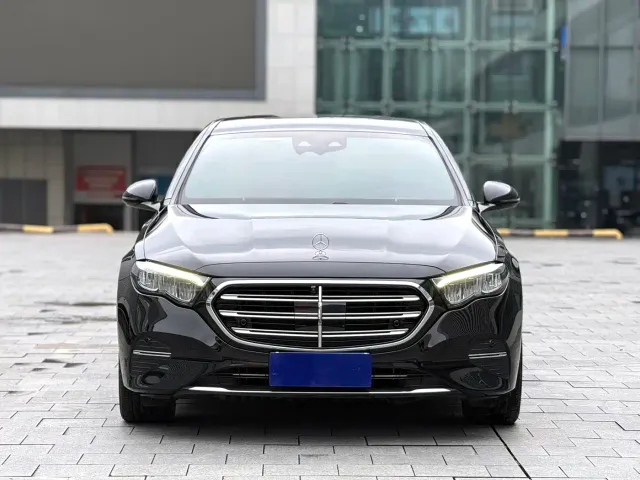 Mercedes-Benz E-Class — Фото автомобиля 2