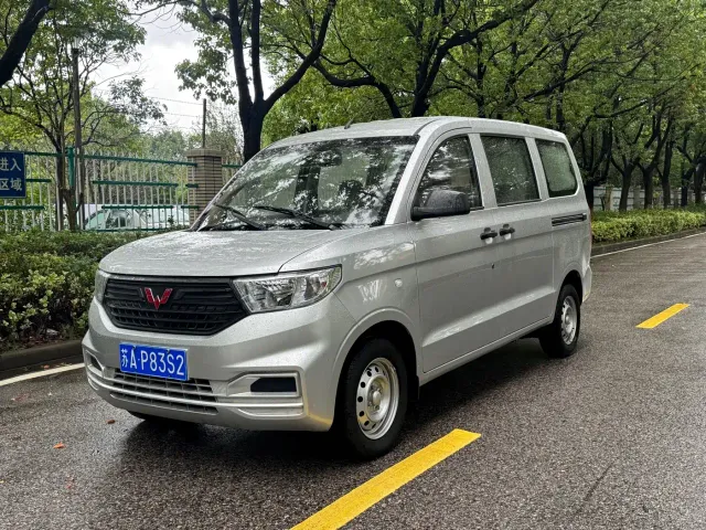 Фотография автомобиля — Wuling Hongguang V