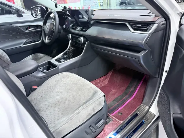 Toyota RAV4 — Фото автомобиля 17