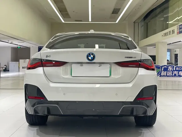 BMW i4 — Фото автомобиля 5