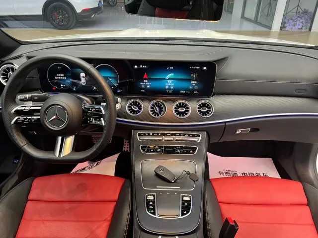 Mercedes-Benz E-Class — Фото автомобиля 5