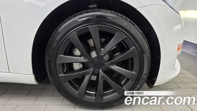 Tesla Model 3 — Фото автомобиля 6