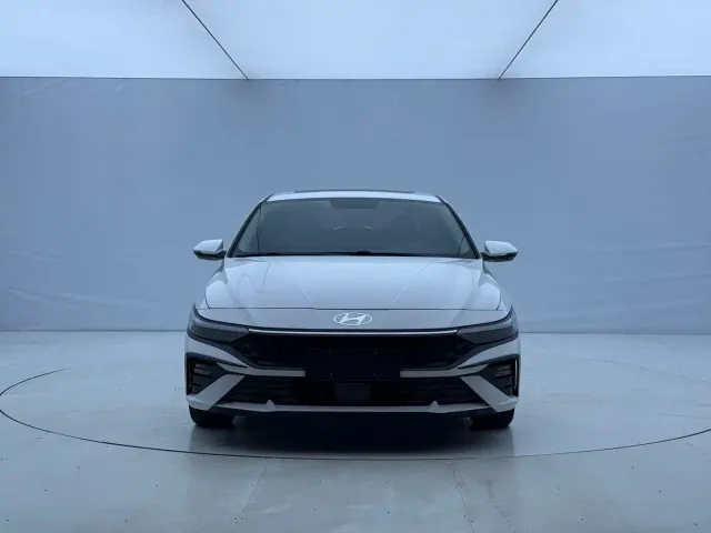 Hyundai Elantra — Фото автомобиля 2