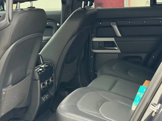 Land Rover Defender — Фото автомобиля 8