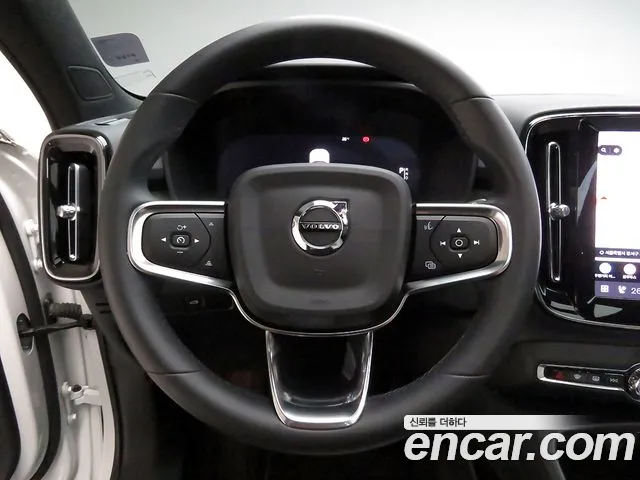 Volvo EX40 — Фото автомобиля 9