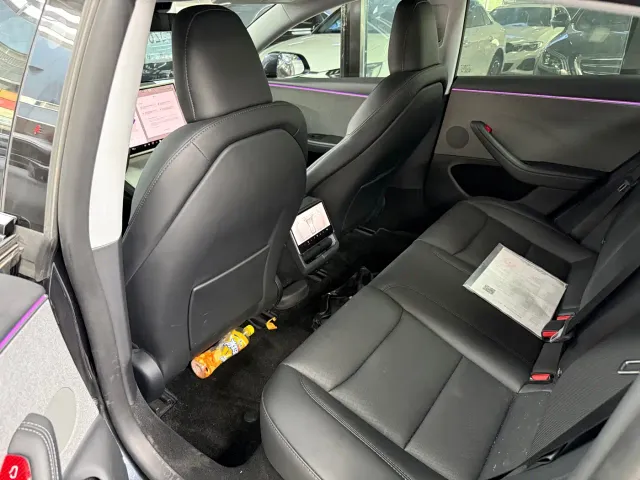 Tesla Model 3 — Фото автомобиля 9