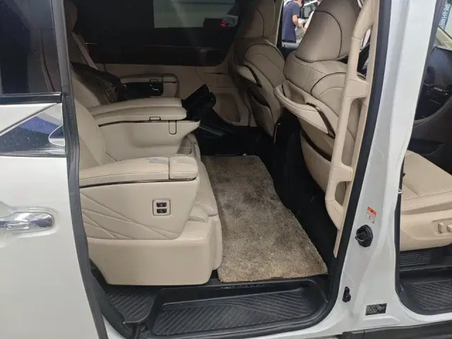 Toyota Alphard — Фото автомобиля 8