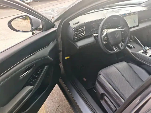 BYD Qin L — Фото автомобиля 15
