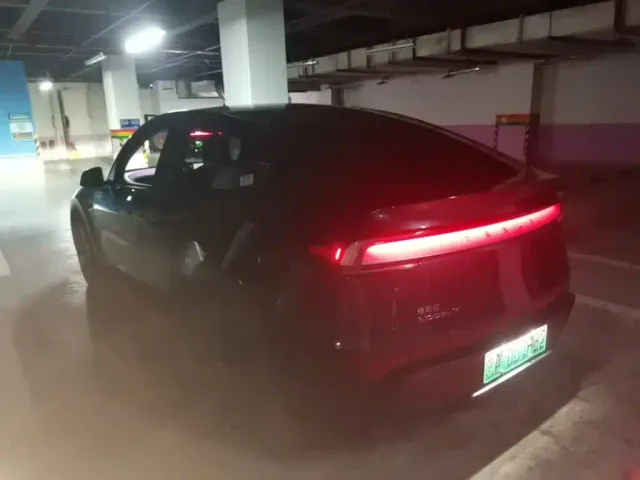 Tesla Model Y — Фото автомобиля 4