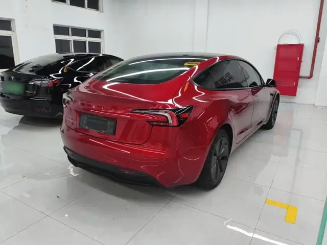 Tesla Model 3 — Фото автомобиля 6