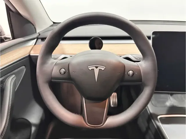 Tesla Model Y — Фото автомобиля 7