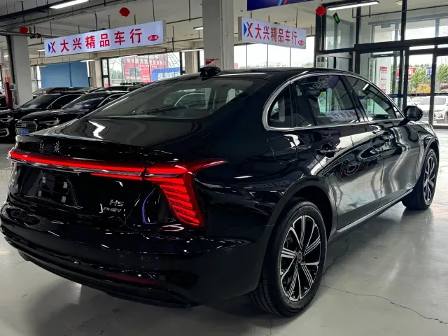 Hongqi H5 PHEV — Фото автомобиля 7