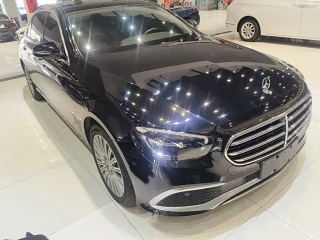 Mercedes-Benz E-Class — Фото автомобиля 3