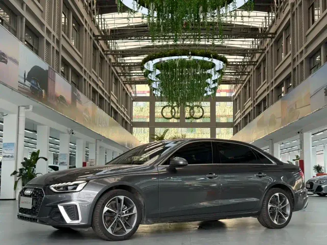 Фотография автомобиля — Audi A4L