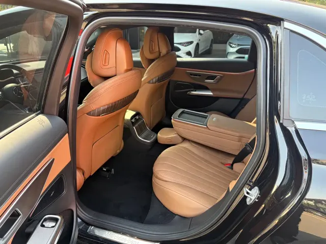 Mercedes-Benz E-Class — Фото автомобиля 7