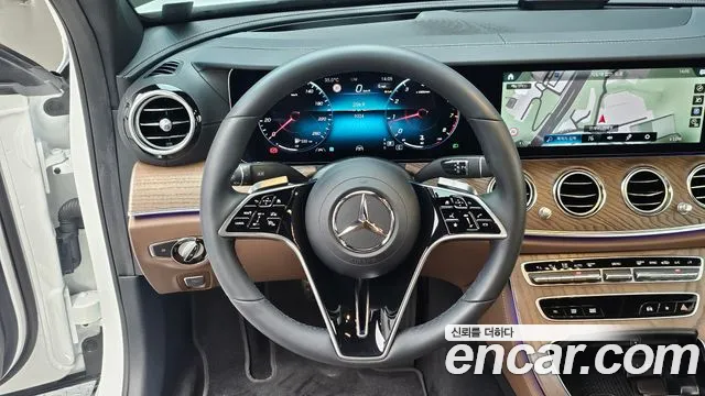 Mercedes-Benz E-Class — Фото автомобиля 12