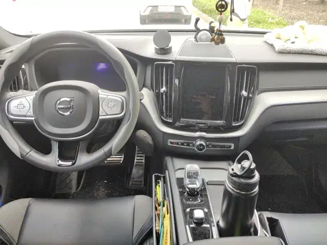 Volvo XC60 — Фото автомобиля 12