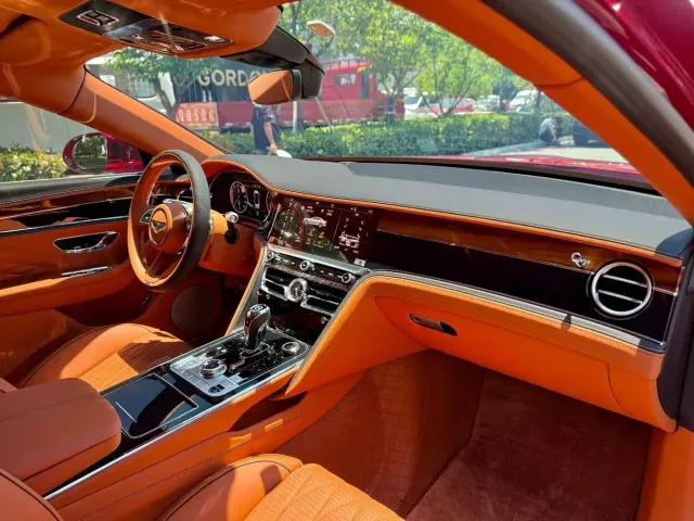 Bentley Flying Spur — Фото автомобиля 6
