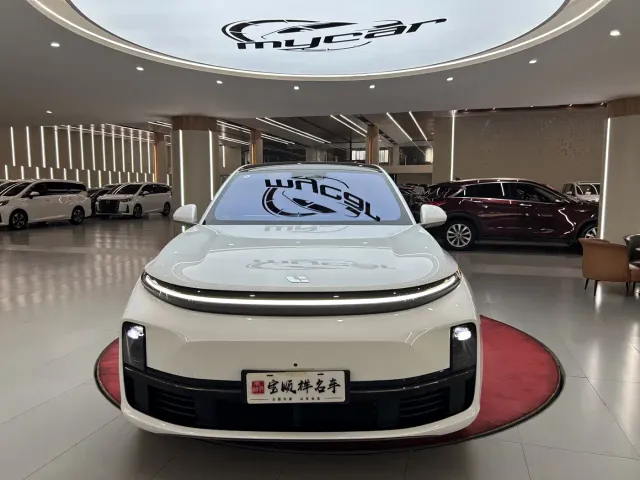 Li Auto L7 — Фото автомобиля 2