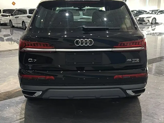 Audi Q7 — Фото автомобиля 12