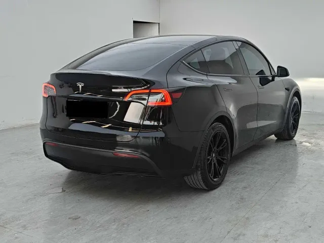 Tesla Model Y — Фото автомобиля 9