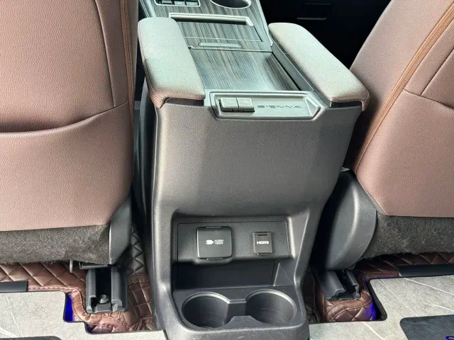 Toyota Sienna — Фото автомобиля 14