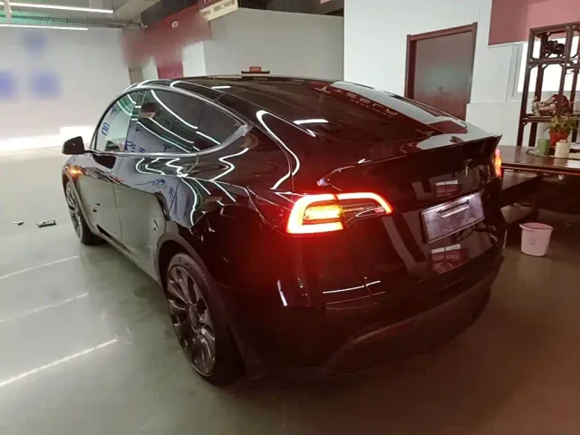 Tesla Model Y — Фото автомобиля 4
