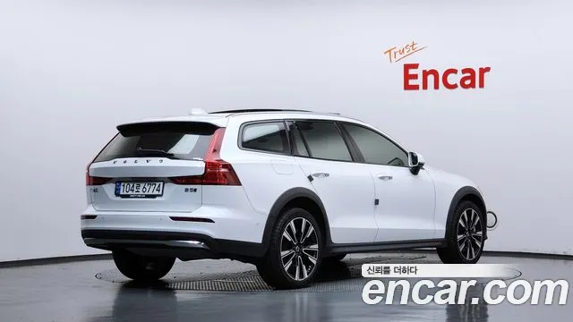 Volvo V60 — Фото автомобиля 2