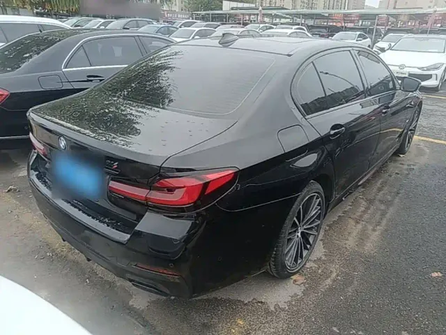 BMW 5 Series — Фото автомобиля 6