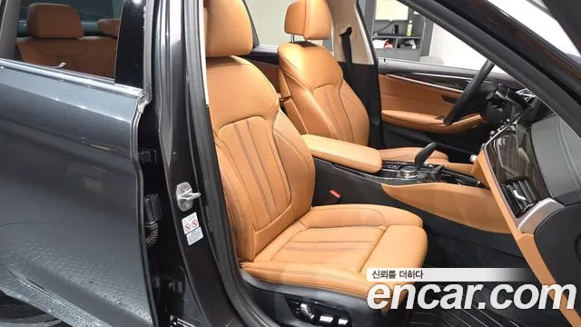 BMW 5-Series — Фото автомобиля 10