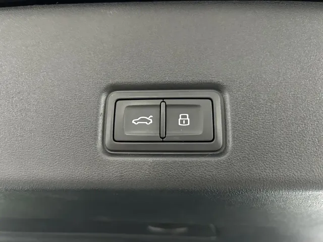 Audi Audi Q6 2023 40 TFSI quattro Cloud View Light Yulin Package — Фото автомобиля 11