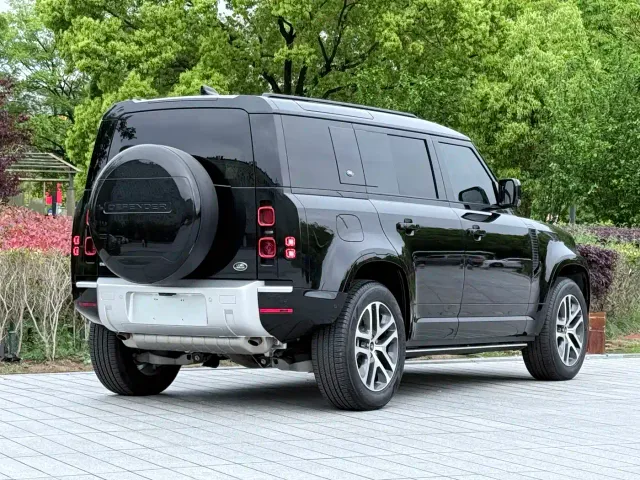 Land Rover Defender — Фото автомобиля 5