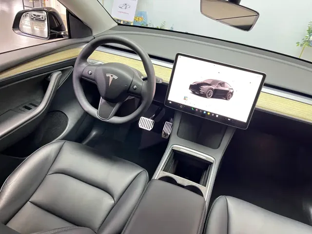 Tesla Model Y — Фото автомобиля 9