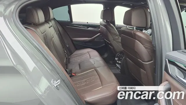BMW 5 Series G30 — Фото автомобиля 25