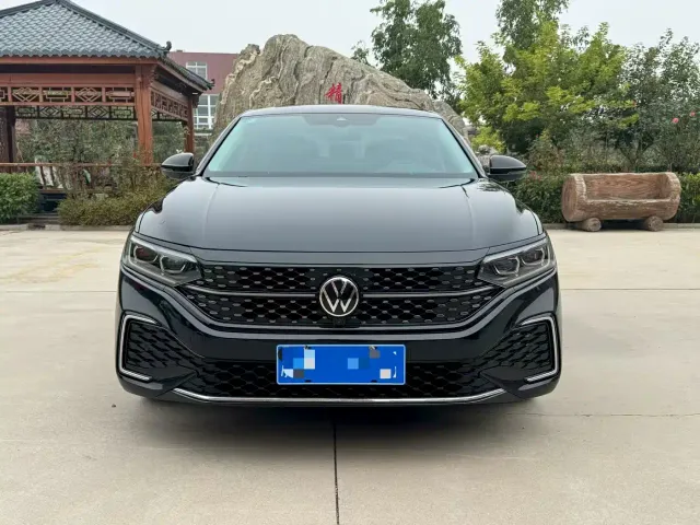 Volkswagen Passat — Фото автомобиля 3