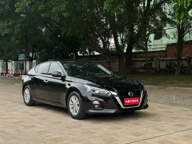 Nissan Teana — Фото автомобиля 3