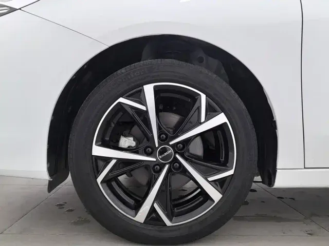Roewe i5 — Фото автомобиля 17