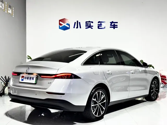 Roewe D7 — Фото автомобиля 7