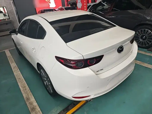 Mazda Axela — Фото автомобиля 4