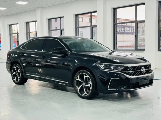 Volkswagen Passat — Фото автомобиля 3