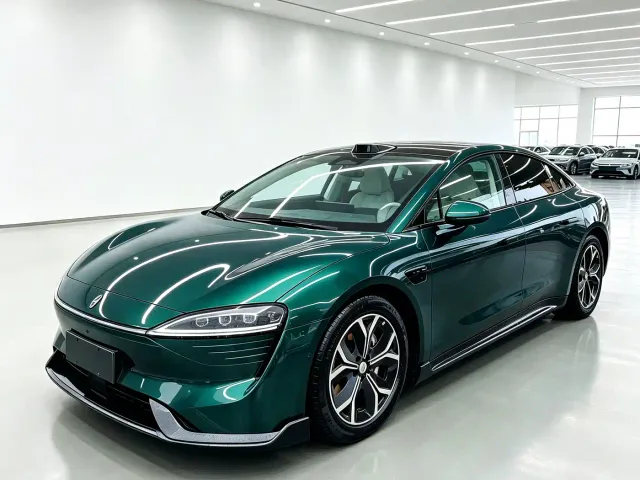 Фотография автомобиля — Luxeed S7