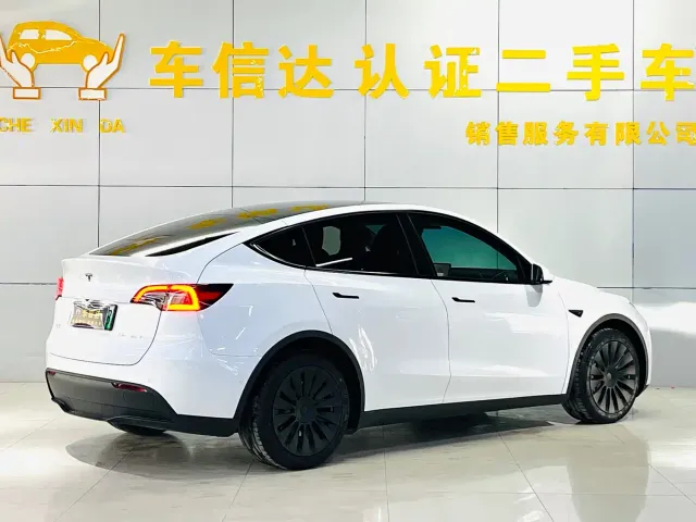 Tesla Model Y — Фото автомобиля 3