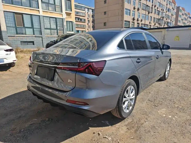 Roewe i5 — Фото автомобиля 6