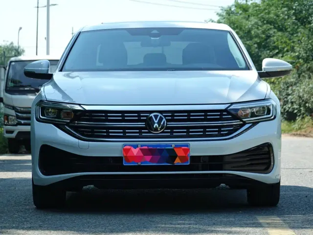Volkswagen Sagitar — Фото автомобиля 2